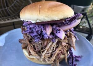 Broodje pulled pork met rode kool appelsalade bbq recept
