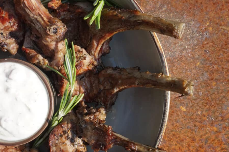 lamskoteletten-yogurt-bbq-recept-kamado-green-egg-04