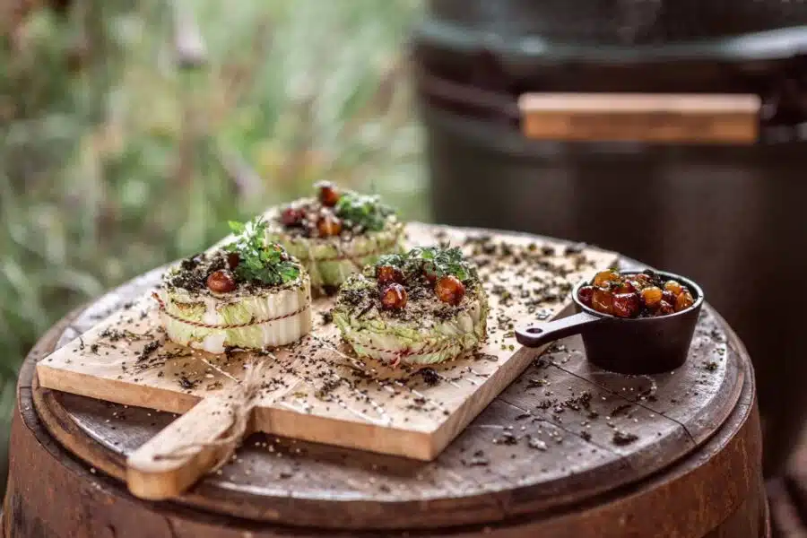 kamado-big-green-egg-recept-Gegrilde-Chinese-kool-met-soja-uitjes