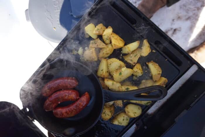 chorizo-patatas-bravas-traeger-pellet-grill-recept5