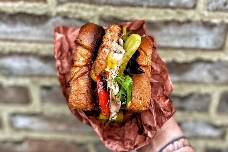 bbq-sandwich-kippendijen-recept-kamado-green-egg-03