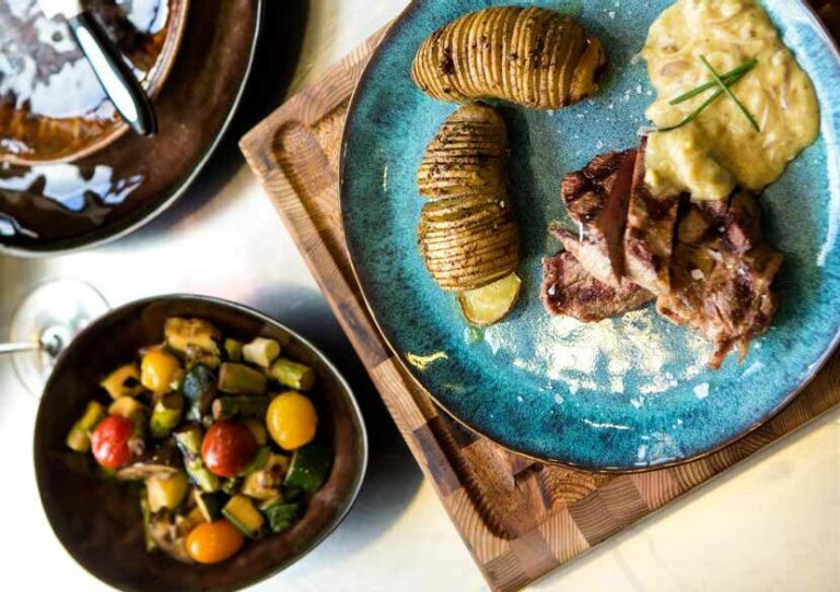 Gegrilde-procureur-sjalottensaus-hasselback-aardappels-big-green-egg-recept