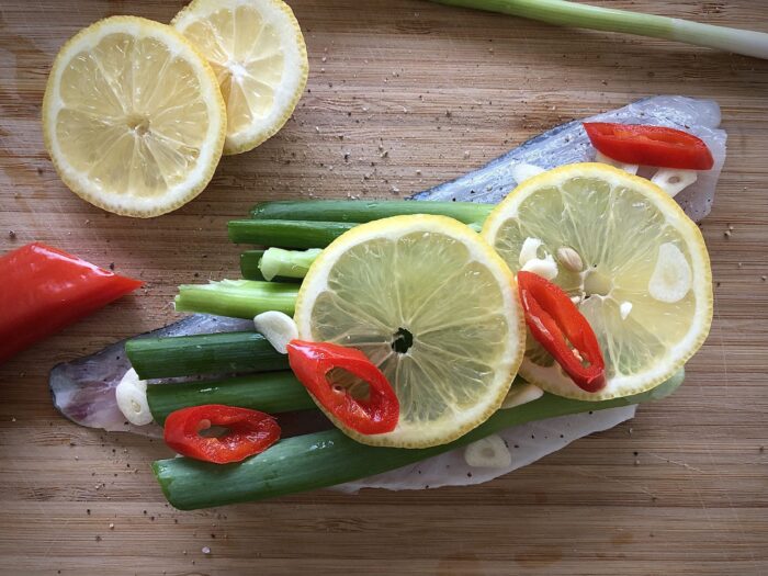 Gegrilde dorade gevuld met groente vis bbq recept kamado big green egg rauw vullen