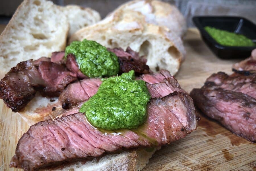 ribeye rucola pesto bbq kamado recept green egg Eindresultaat