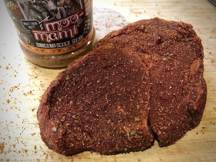 ribeye rucola pesto bbq kamado recept green egg Vlees gekruid