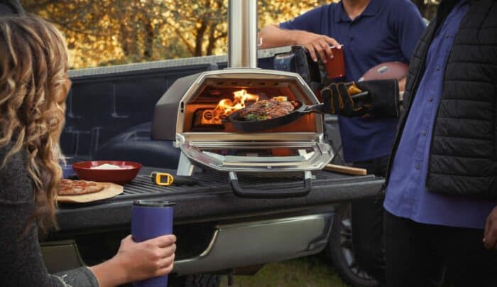 Lifestyle Ooni Karu 16 Tailgating - Gas Burner Cast Iron1 (1)-min