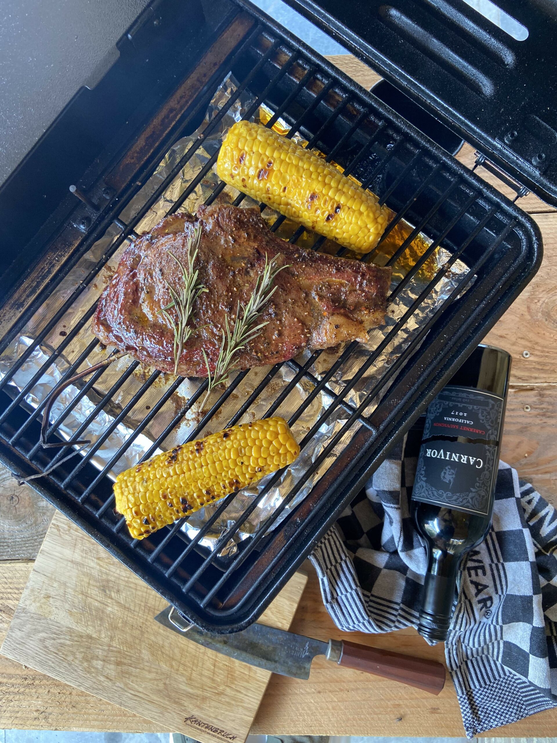 Butter-Brushed-Low-Slow-Cote-De-Boeuf-Mais-Recept-Kamado-Pellet-Barbecue-BBQ