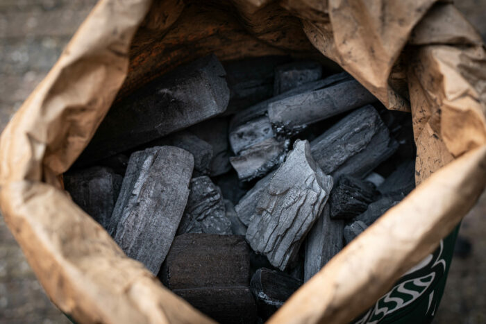 BigGreenEgg-zak-houtskool-vergelijking-4