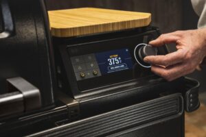 Timberline and Timberline XL controler_Lifestyle_002-min