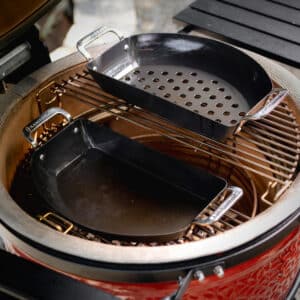 Kamado-Joe-Carbon-steel-halve-maan-set-lifestyle
