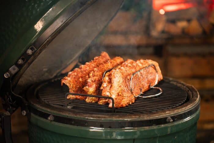 Spareribs-in-Chunky-saus-grillen