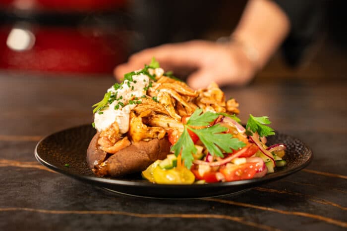 Januari-BBQ-challenge-Zoete-aardappel-met-pulled-chicken