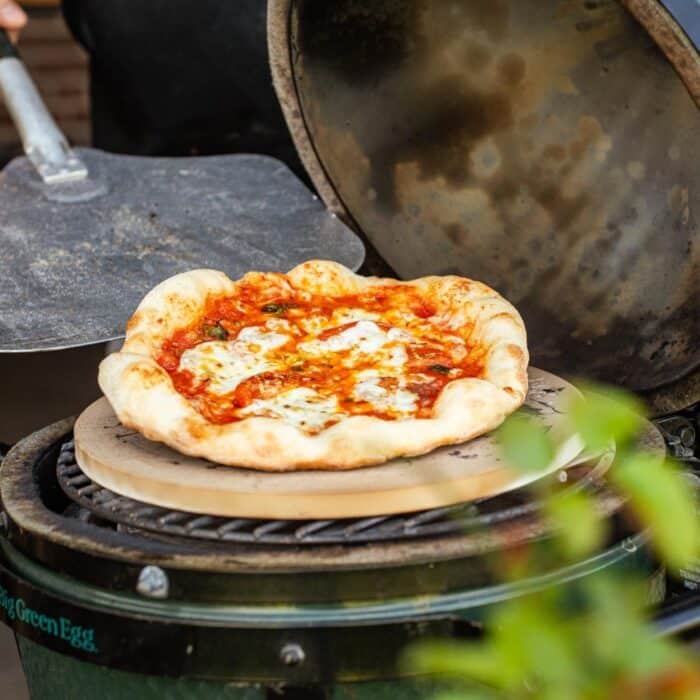 bbq-op-de-camping-pizza